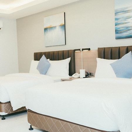 Ns Royal Hotel Cebu Bagian luar foto