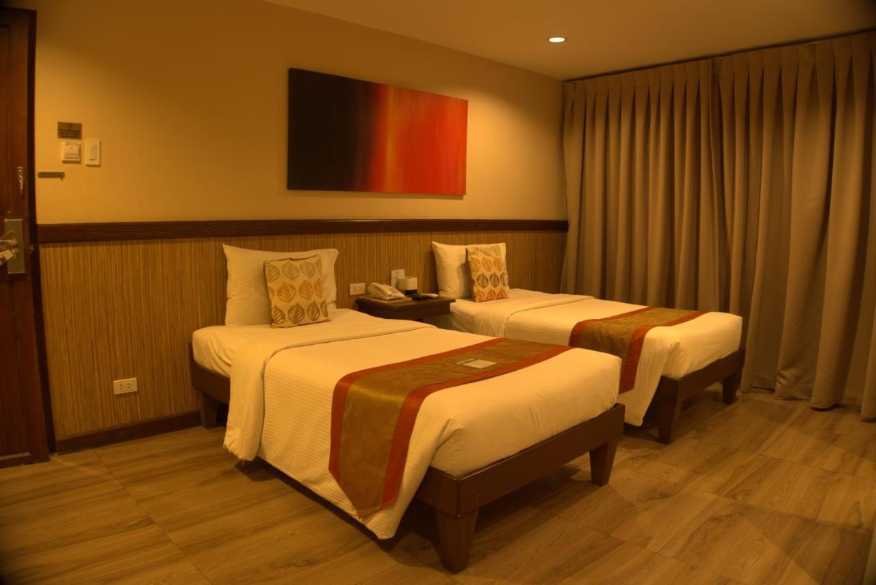 Ns Royal Hotel Cebu Bagian luar foto