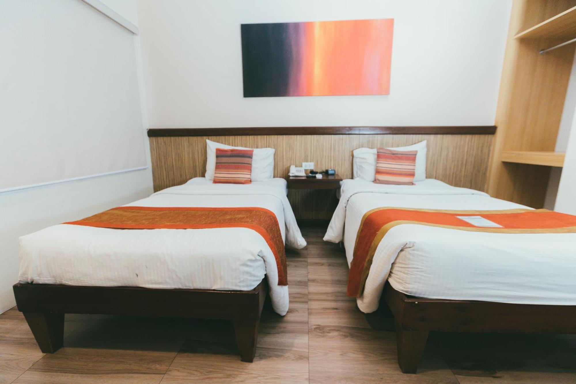 Ns Royal Hotel Cebu Bagian luar foto