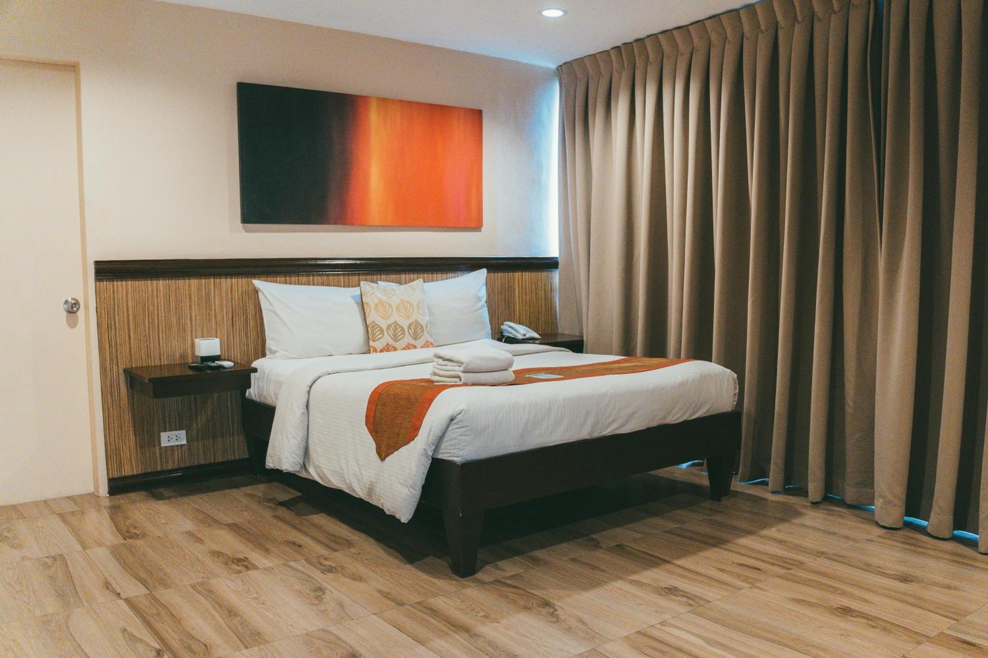 Ns Royal Hotel Cebu Bagian luar foto