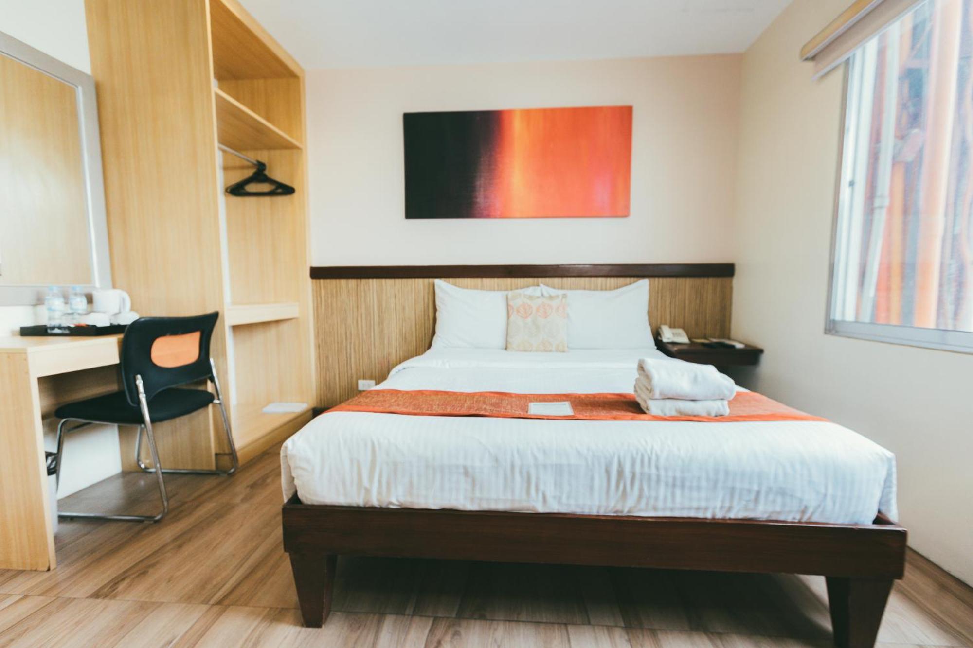 Ns Royal Hotel Cebu Bagian luar foto
