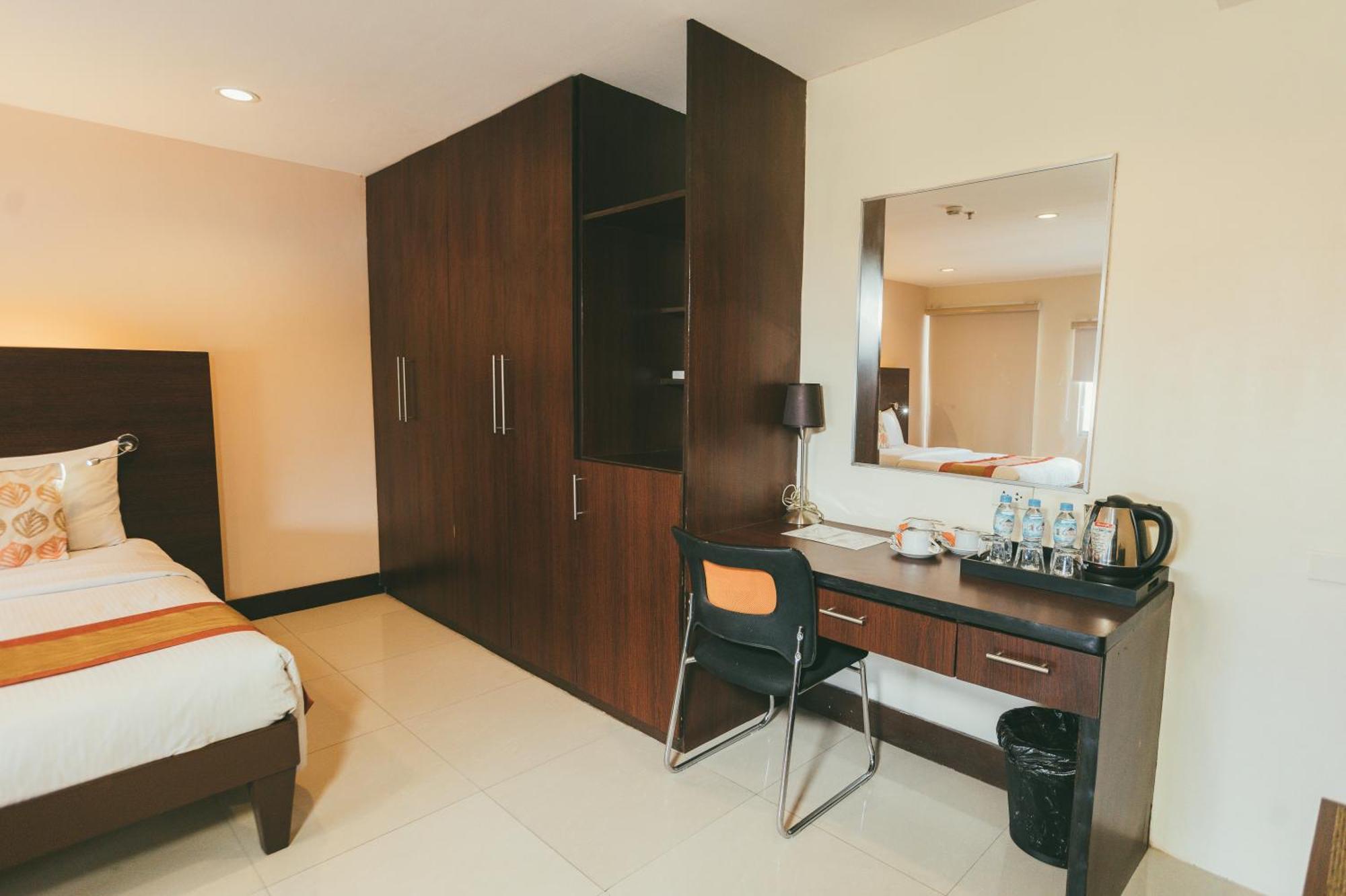 Ns Royal Hotel Cebu Bagian luar foto