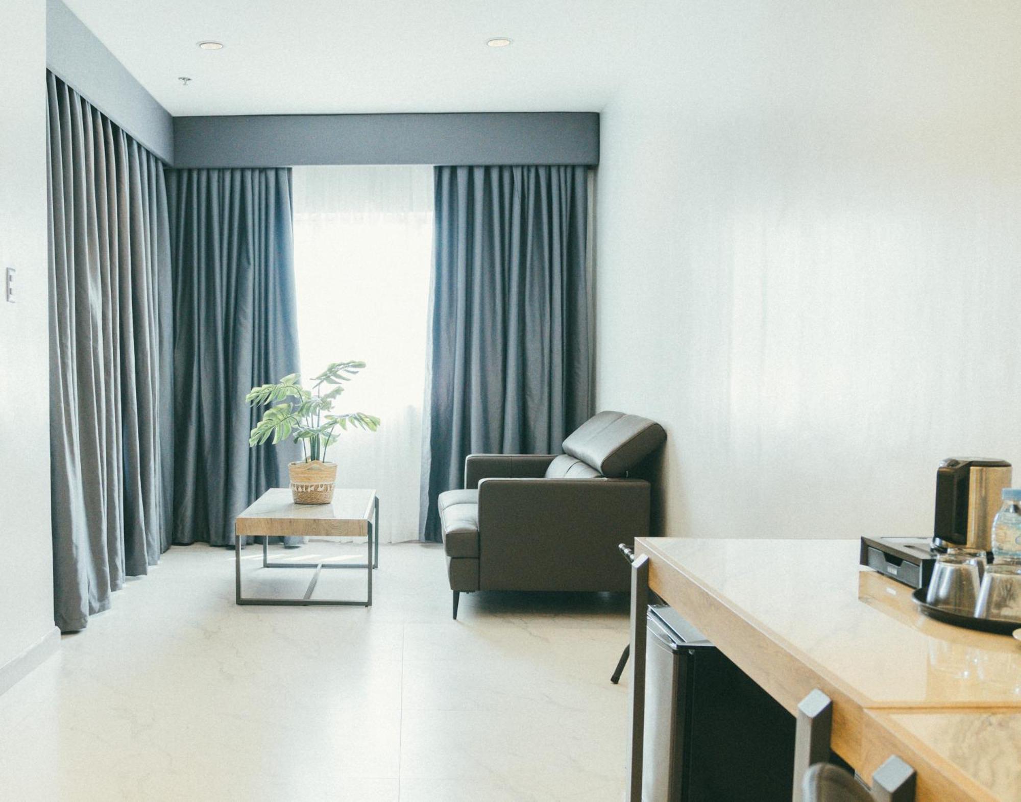 Ns Royal Hotel Cebu Bagian luar foto