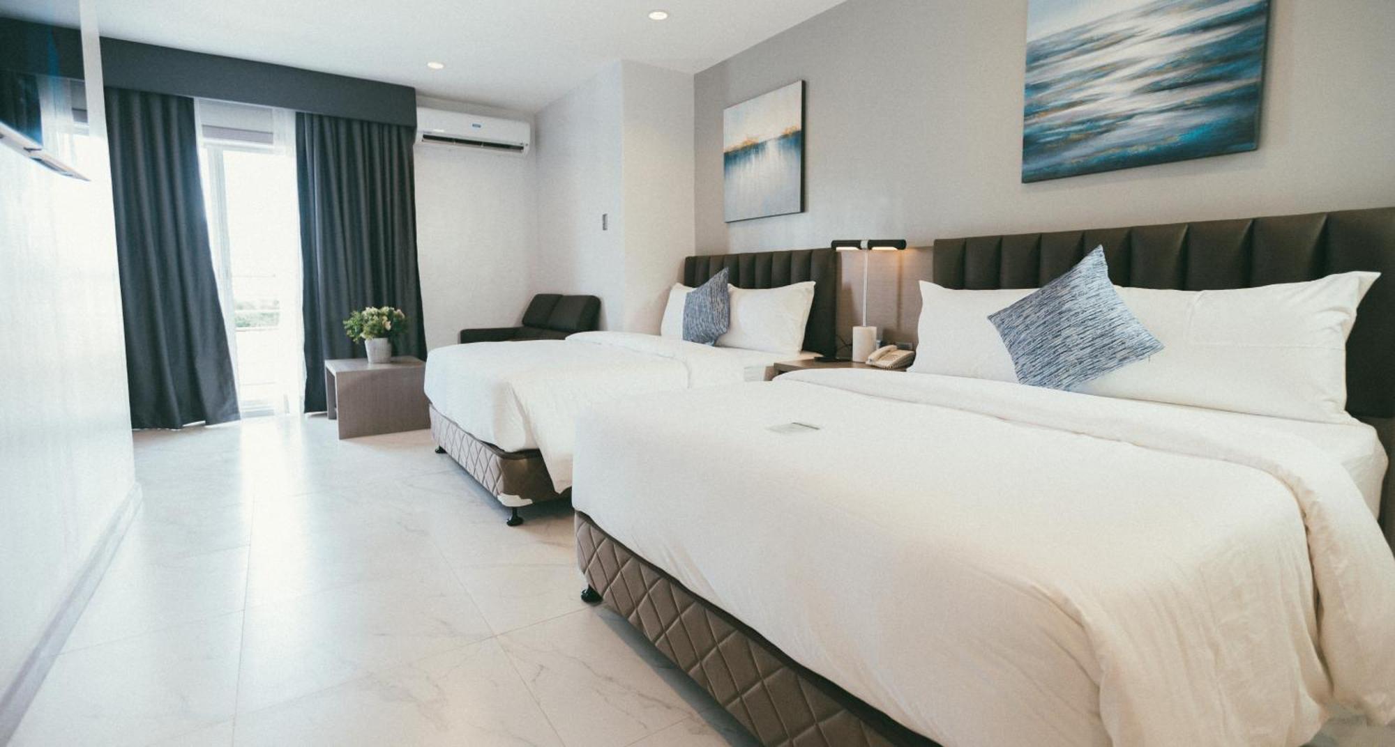 Ns Royal Hotel Cebu Bagian luar foto
