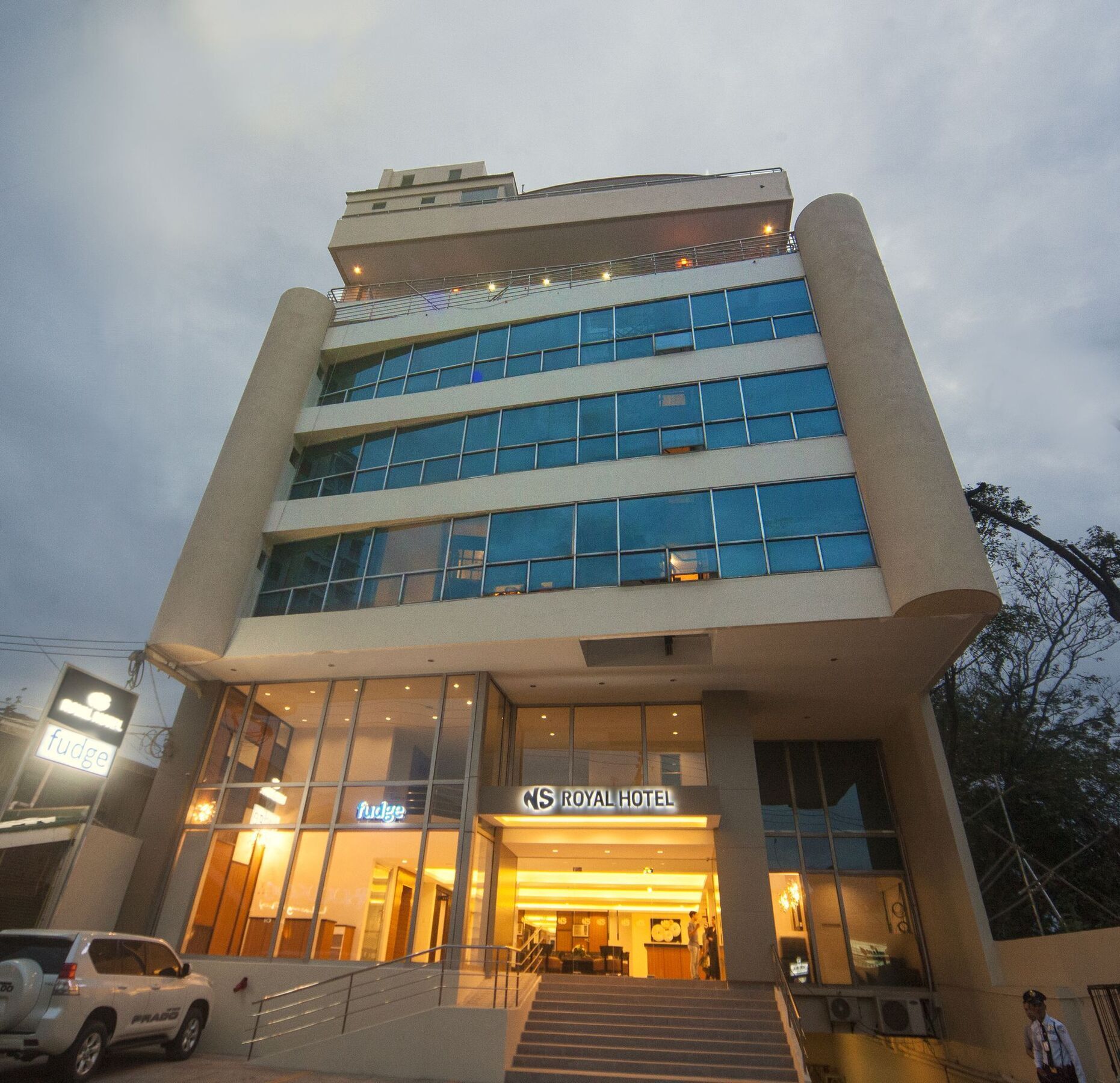 Ns Royal Hotel Cebu Bagian luar foto