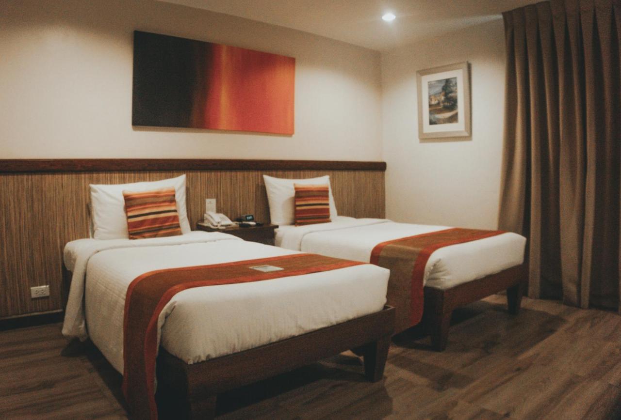 Ns Royal Hotel Cebu Bagian luar foto